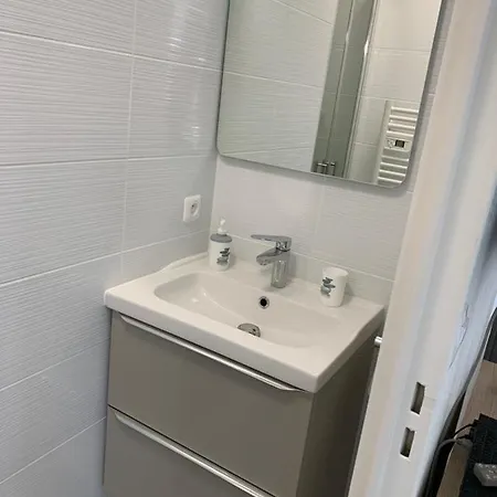 Apartment Charmant F1 Centre Avec Piscine *